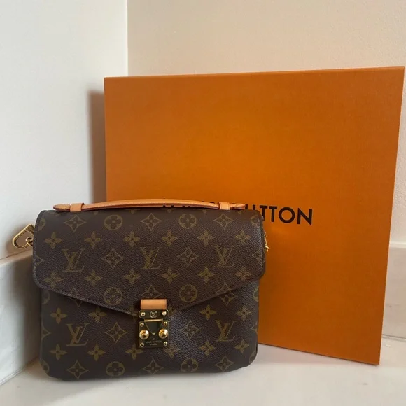 Louis Vuitton Pochette Métis Crossbody Bag - Picture 14 of 15